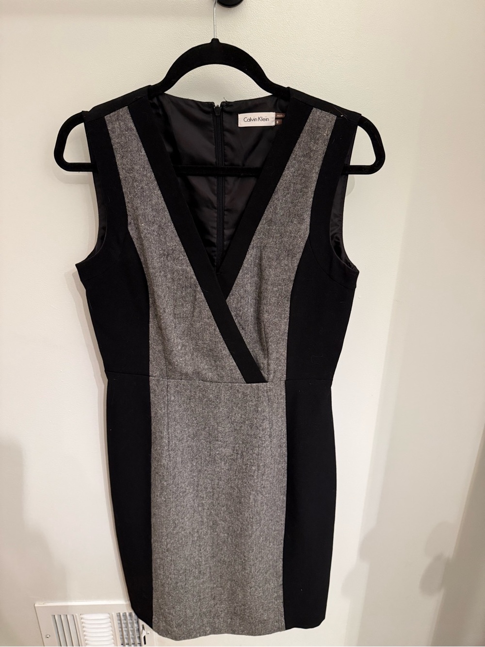 Calvin Klein Black and Gray Colorblock V-Neck Sheath Dress